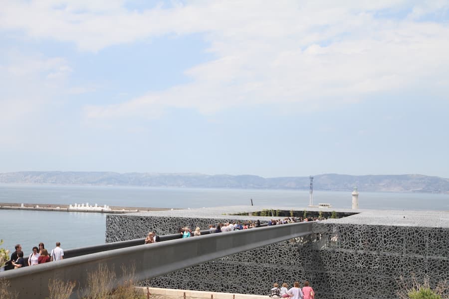 Passerelle et toit terrasse_J4 (c) Mucem_Agnes Mellon_Architectes Rudy Ricciotti et Roland Carta