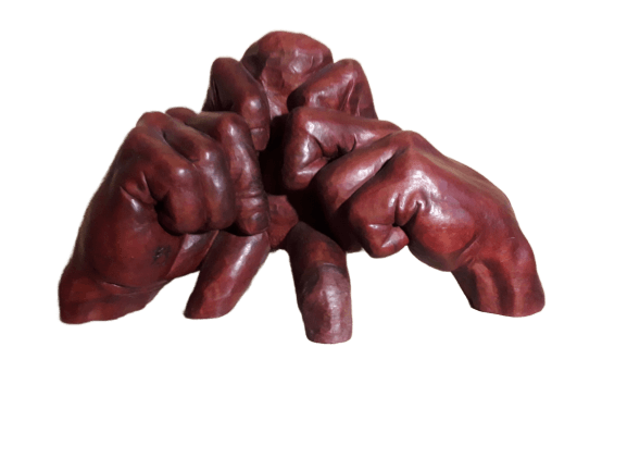 Sculpture d'une femme sans tête tenue pas les mains de Dieu ©Fédérico Fourment