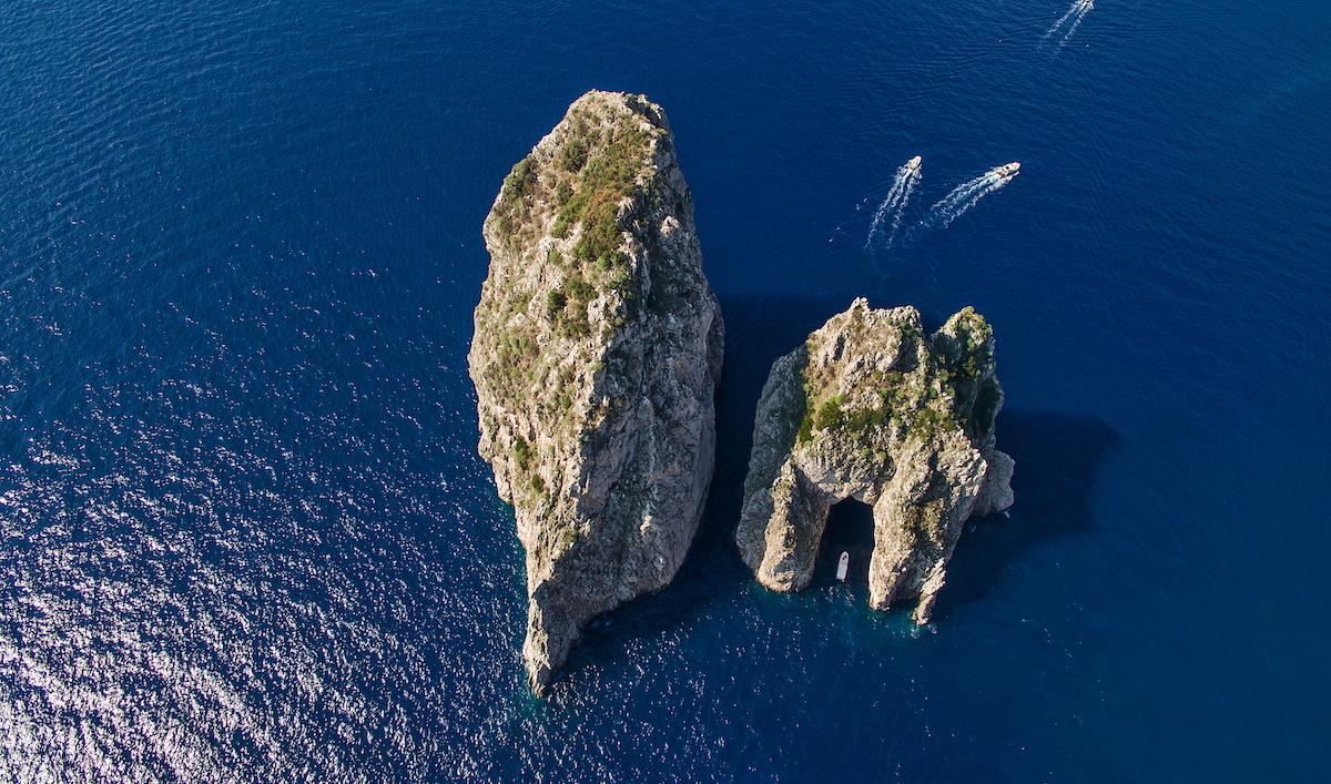 Capri l'éternelle Les légendaires Faraglioni au large de Capri© Umberto D'Aniello