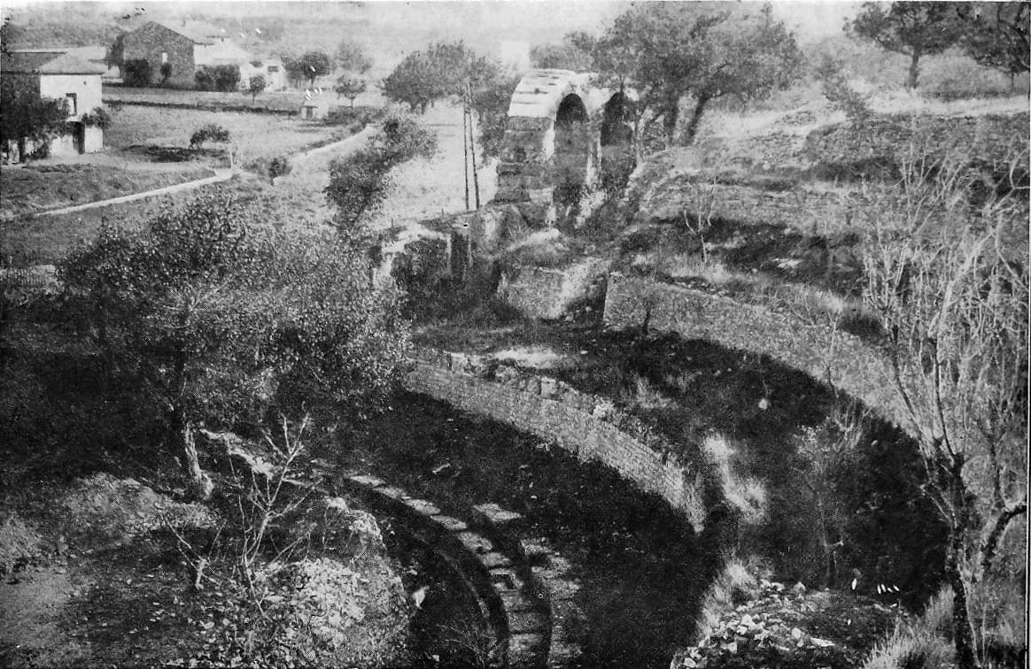 Le theatre antique de Vaison la Romaine en 1907 ©AA