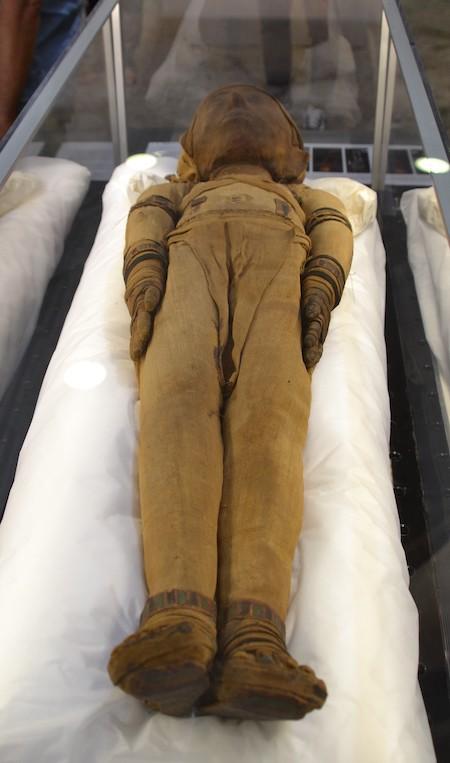 Une Momie d enfant - exposition Egypte Avignon