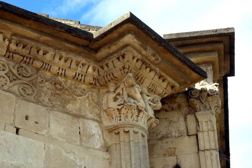 Chapelle Saint Quenin Le sacrifice d’Isaac par Abraham chapiteau 1 ©AA