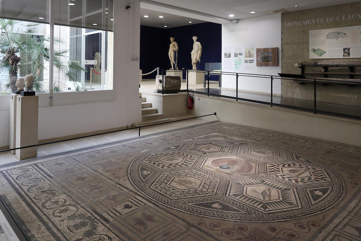 Musee de Vaison la Romaine Mosaïque du Paon_AA