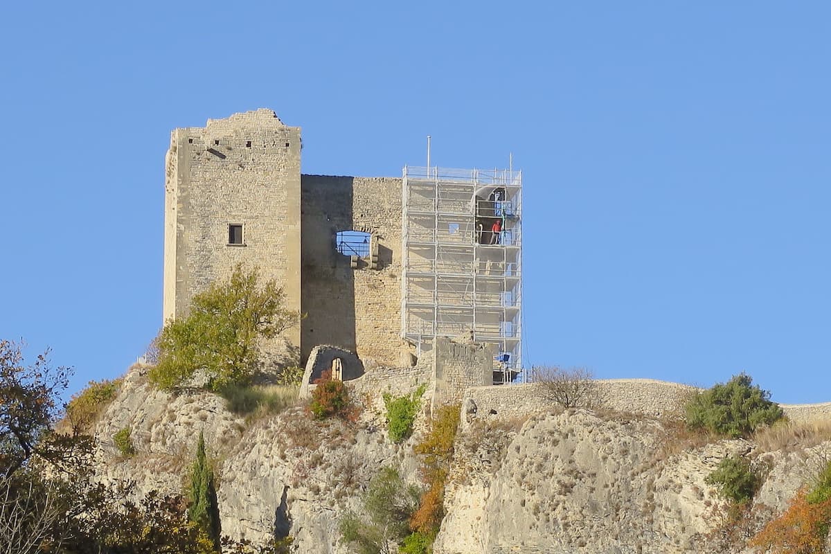 Chateau comtal cite medievale vaison la romaine _AA