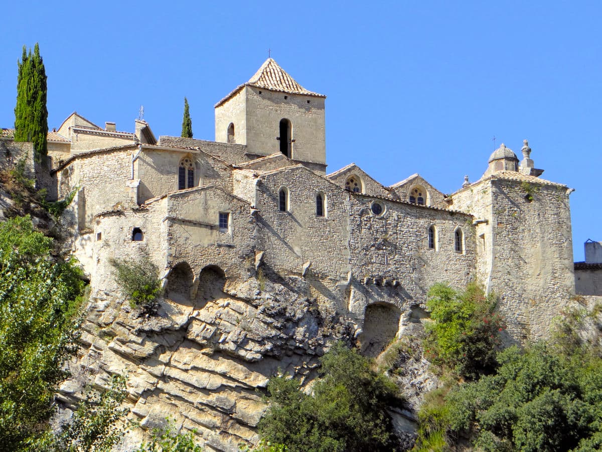 Haute ville cite medievale vaison la romaine AA