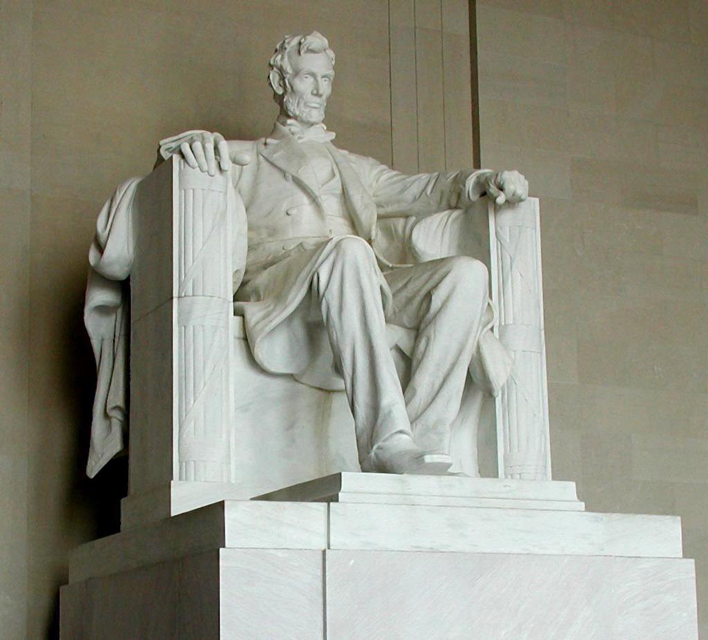 Lincoln_statue,_Lincoln_Memorial