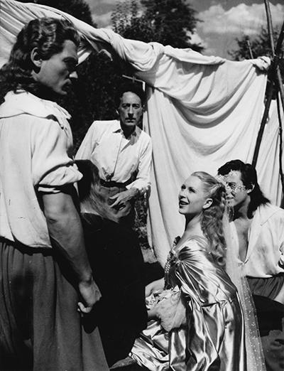Premiere prestation theatrale de Jean Marais dans jules Cesar 1936