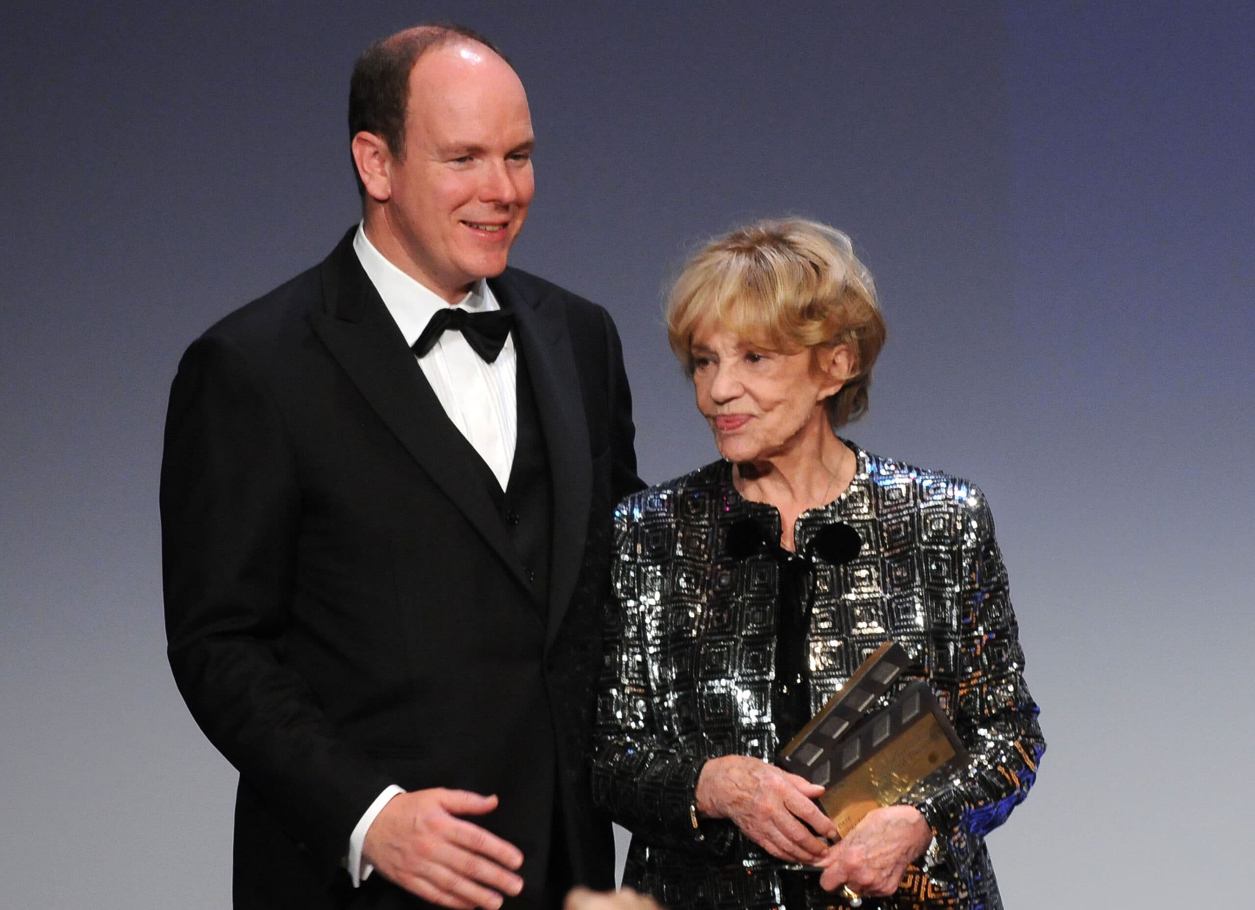 Trophee d'honneur pour Jeanne Moreau SAS le Prince Albert II © Palais de Monte Carlo