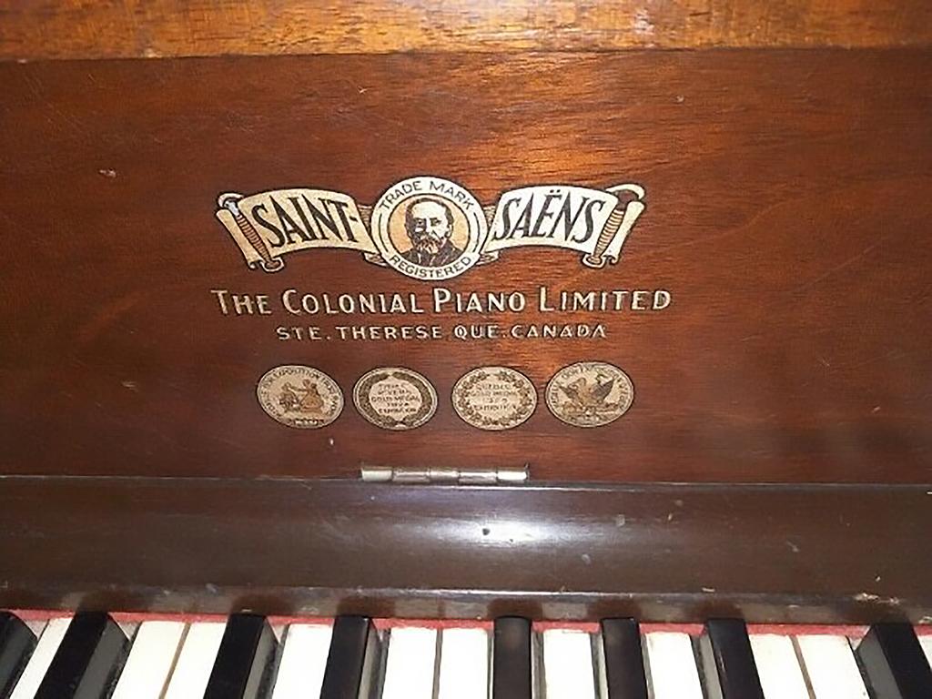 piano de la Colonial Piano Limited camille saint saens