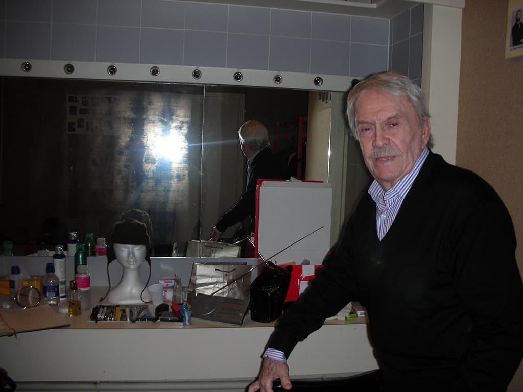 robert hirsch dans sa loge au TPG en 2007 © VLR