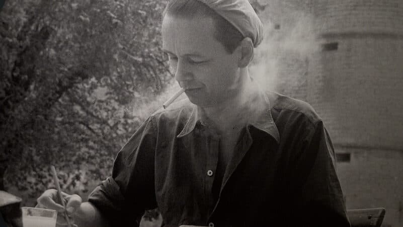 Victor Vasarely devant le chateau de Gordes