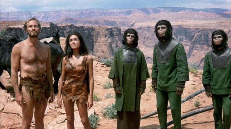 Film La planète des singes resume - Taylor et Nova dans la zone interdite