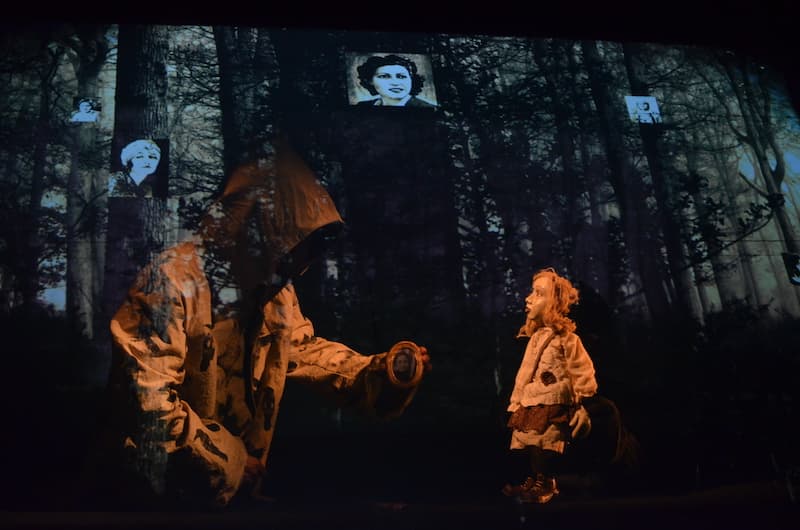 Theatre marionnettes scene 55 Mougins Rebetiko - Anima Théâtre - Mara Kyriakidou