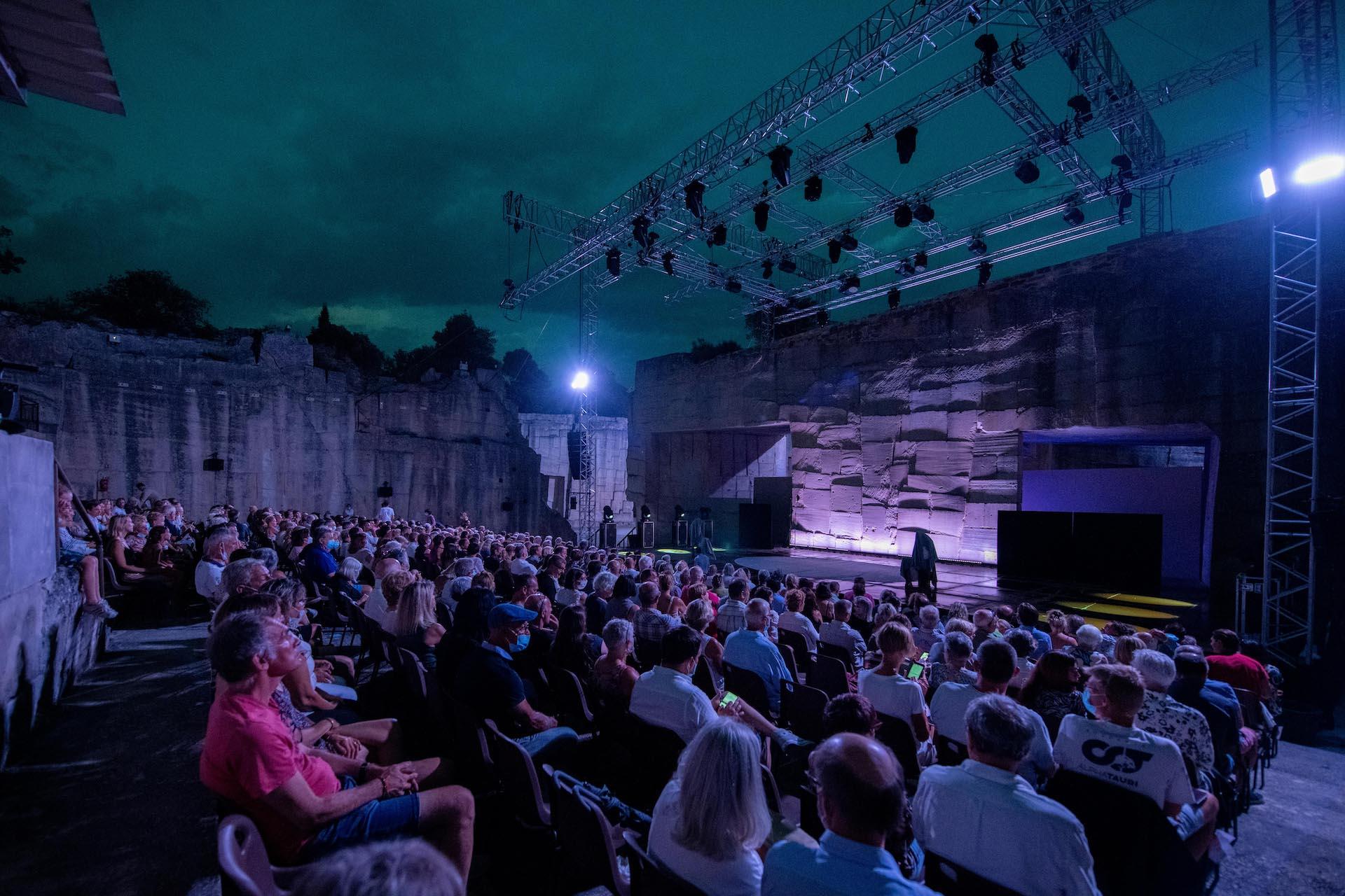 Théâtre des Carrières de Lacoste Luberon festival Pierre cardin 2023