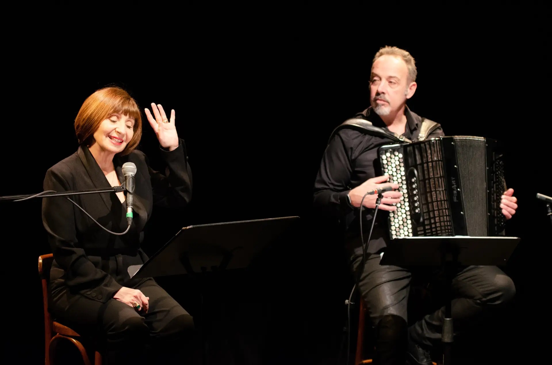 du bonheur de donner - bertolt brecht - ariane ascaride - david venitucci critique spectacle
