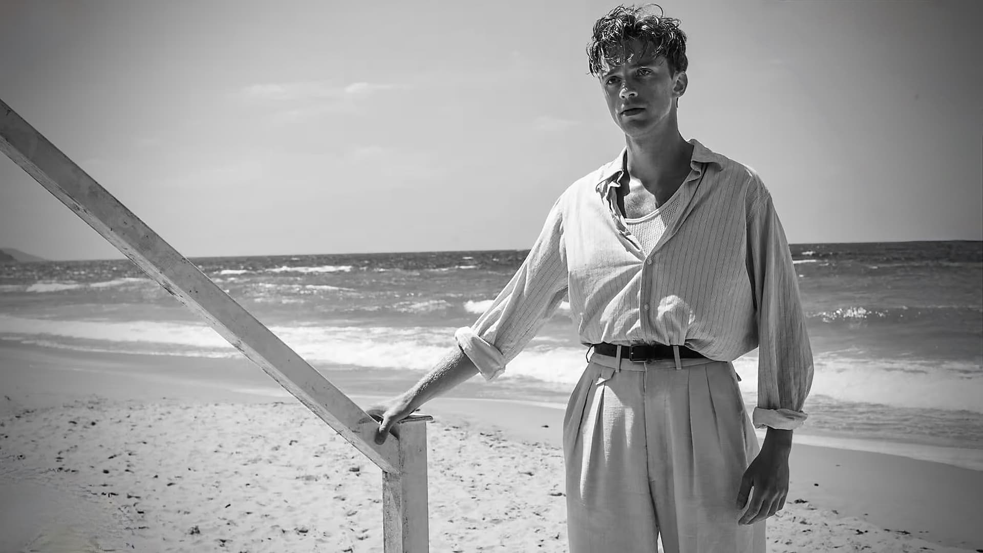 Benjamin Voisin est Albert Camus dans l etranger de francois Ozon - film 2025