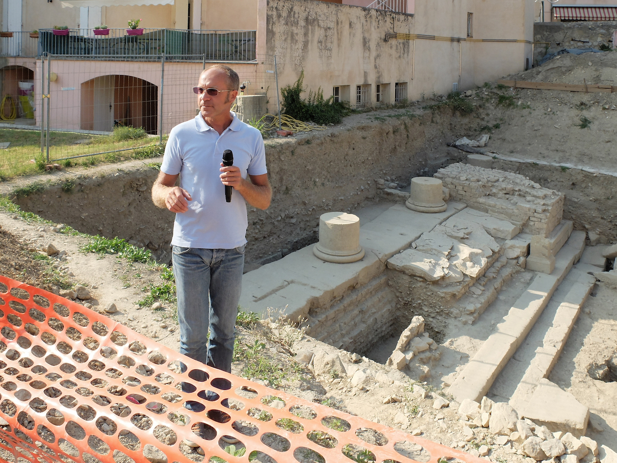 Jean-Marc Mignon explique la découverte du forum de Vaison-la-Romaine _AA