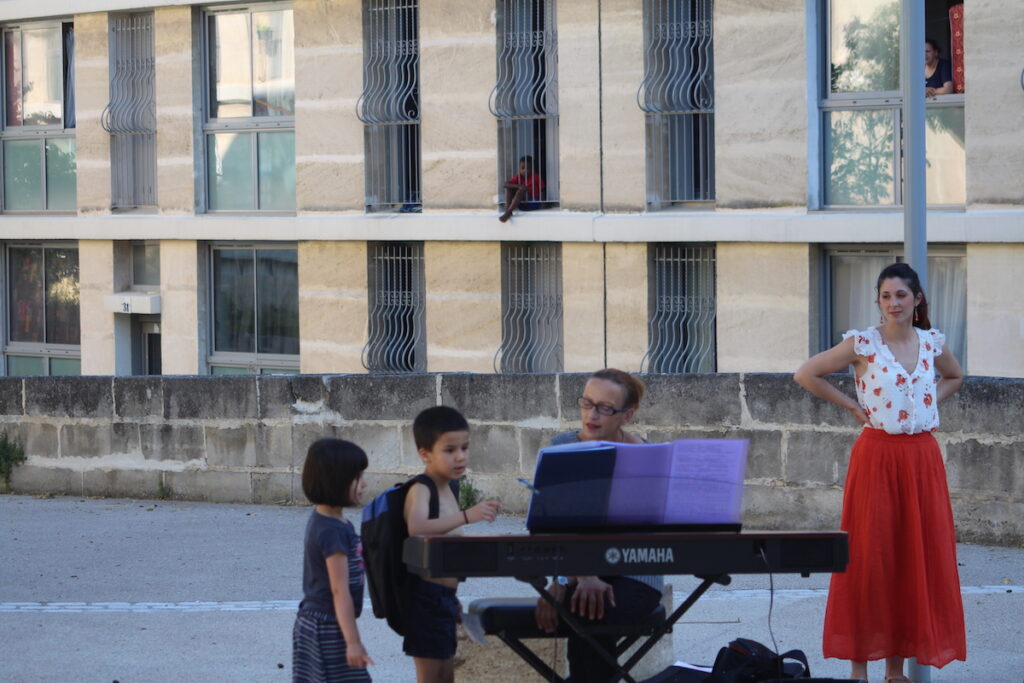 Le Calms dans les quartiers avec les enfants