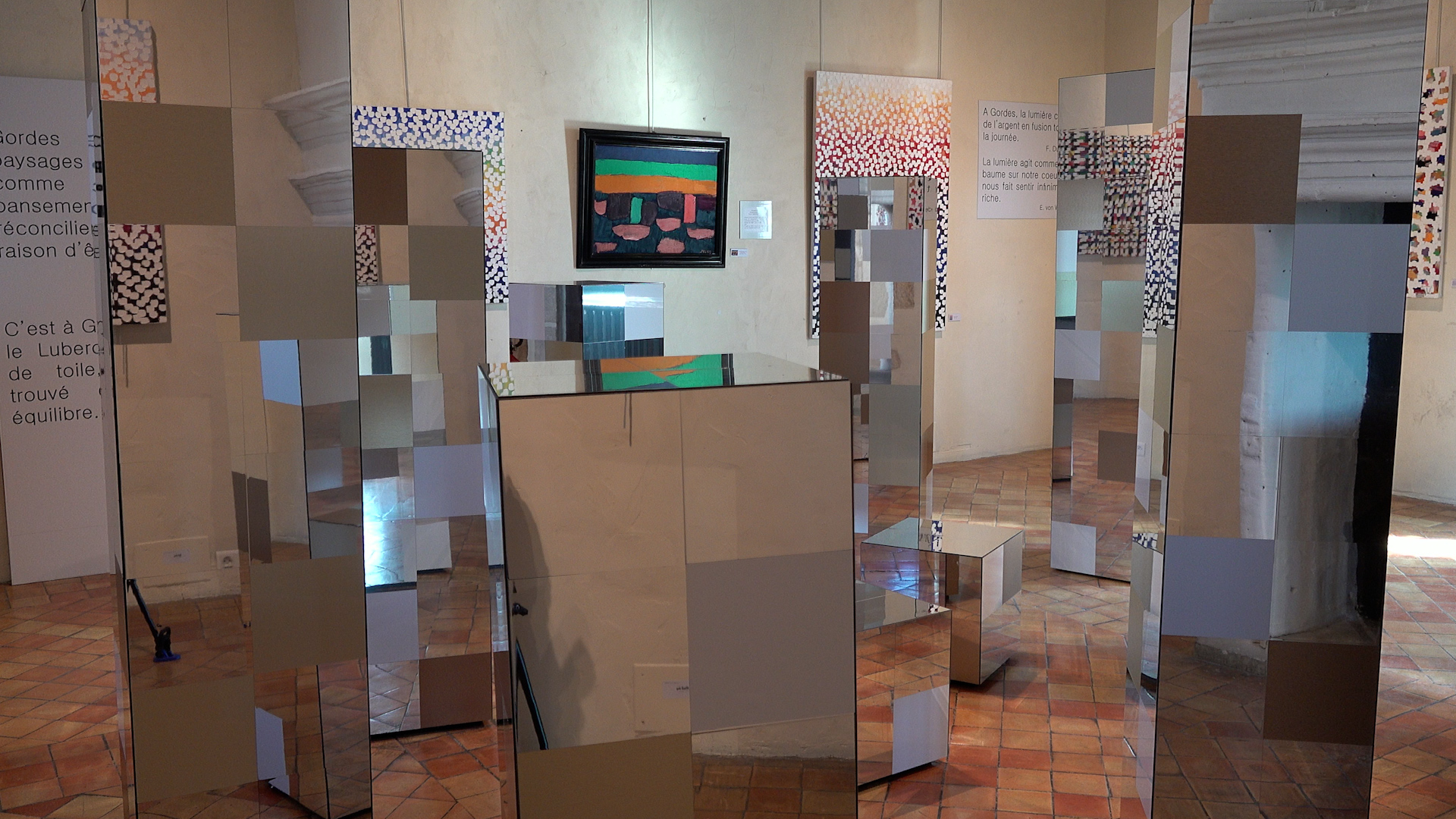 Lumieres paralleles exposition 2024 chateau de Gordes Elisabeth von wrede