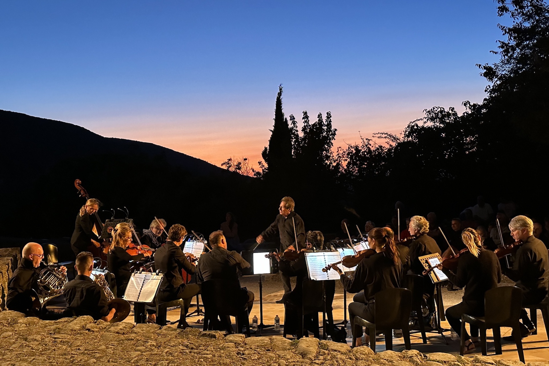 la traviata opera en plein air concerts au coucher de soleil 2025 oppede luberon