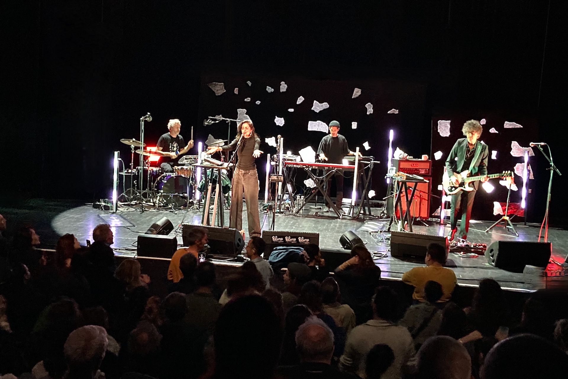 Yasmine Hamdan et ses musiciens en concert