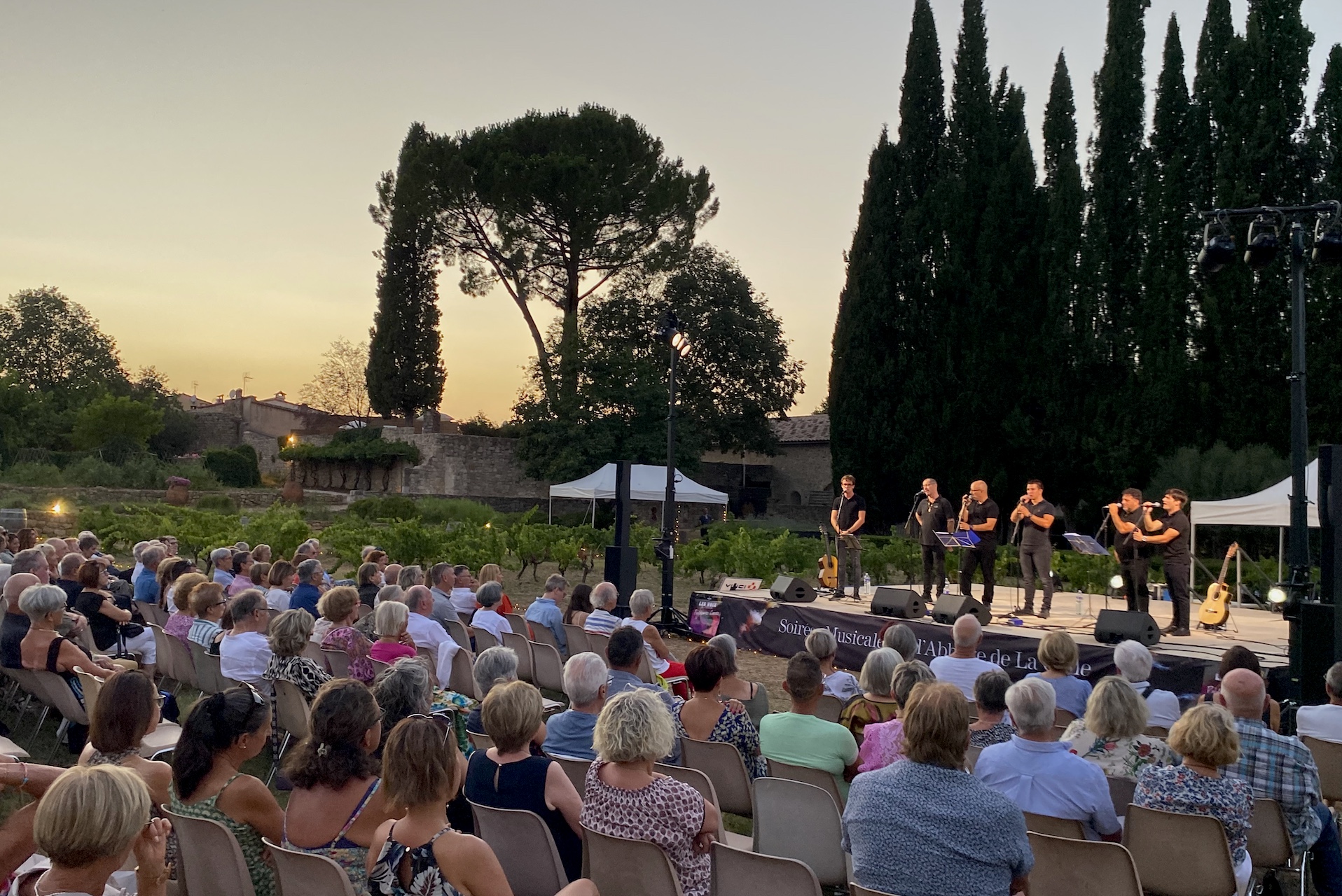 Concert en plein air au coucher du soleil, Soirées musicales de l'Abbaye de La Celle, festival de musique classique dans le Var