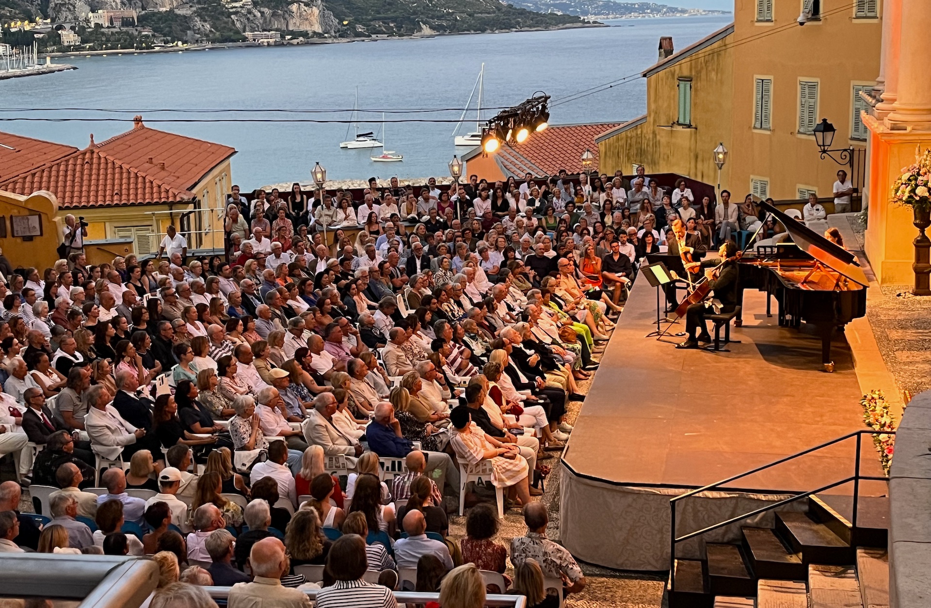 programme des concerts en plein air au Festival de musique de Menton 2026, parvis de la Basilique Saint-Michel Archange face à la baie