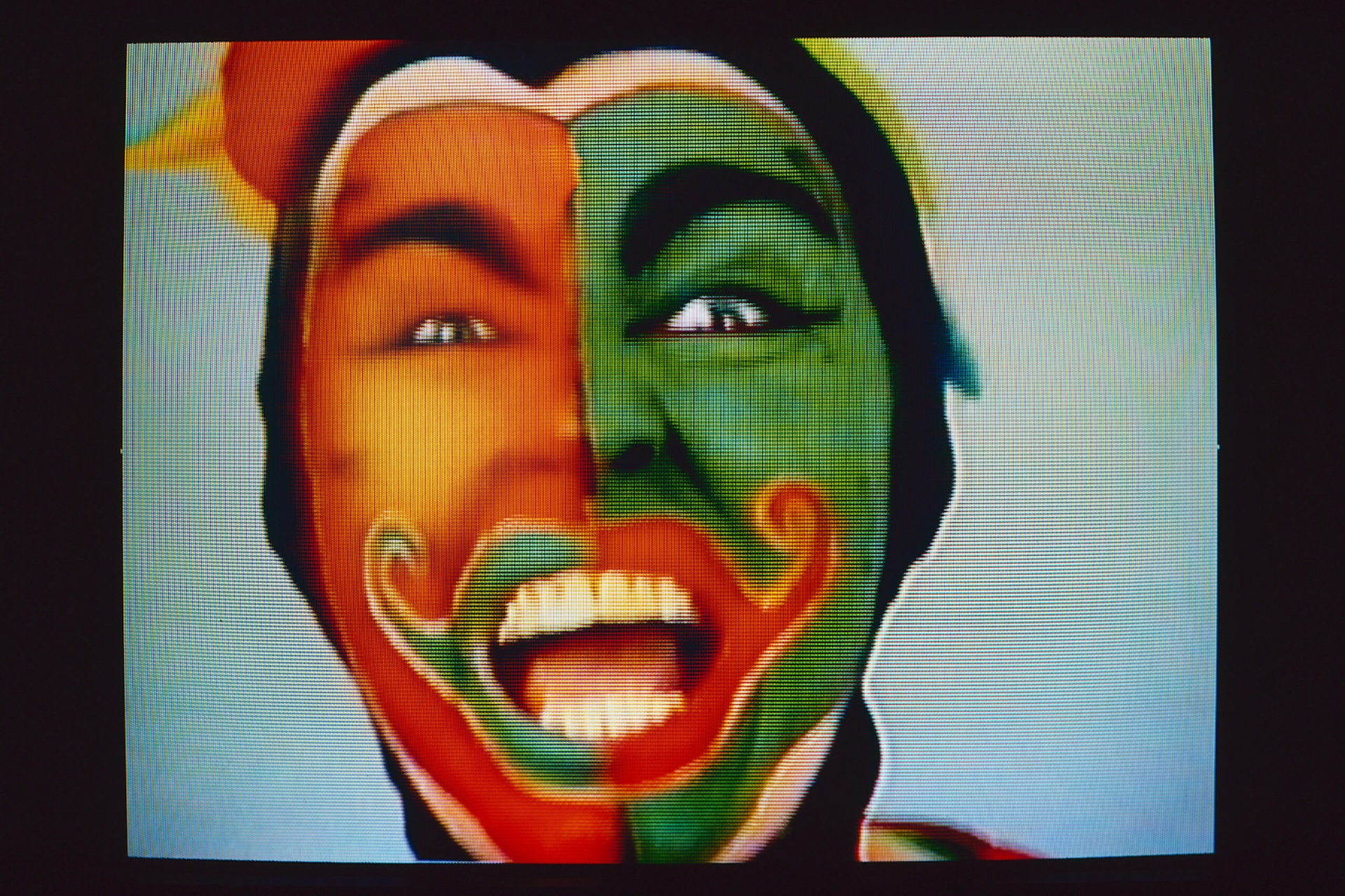 Suspects, Fondation Van Gogh Arles : image extraite de Clown Torture, installation vidéo de Bruce Nauman