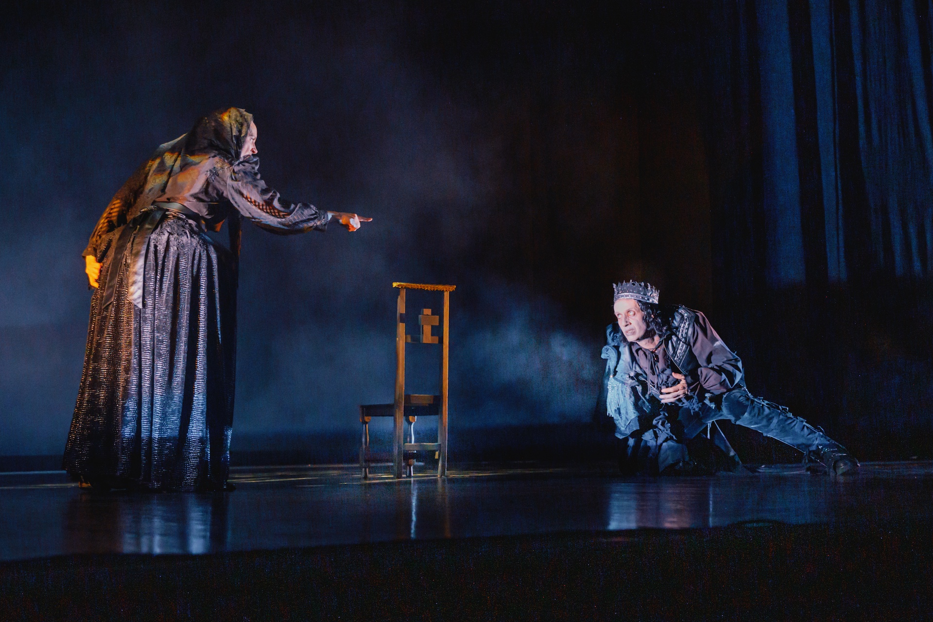 William Mesguich dans le rôle de Richard III couronné, mise en scène de la pièce de Shakespeare, Avignon 2026
