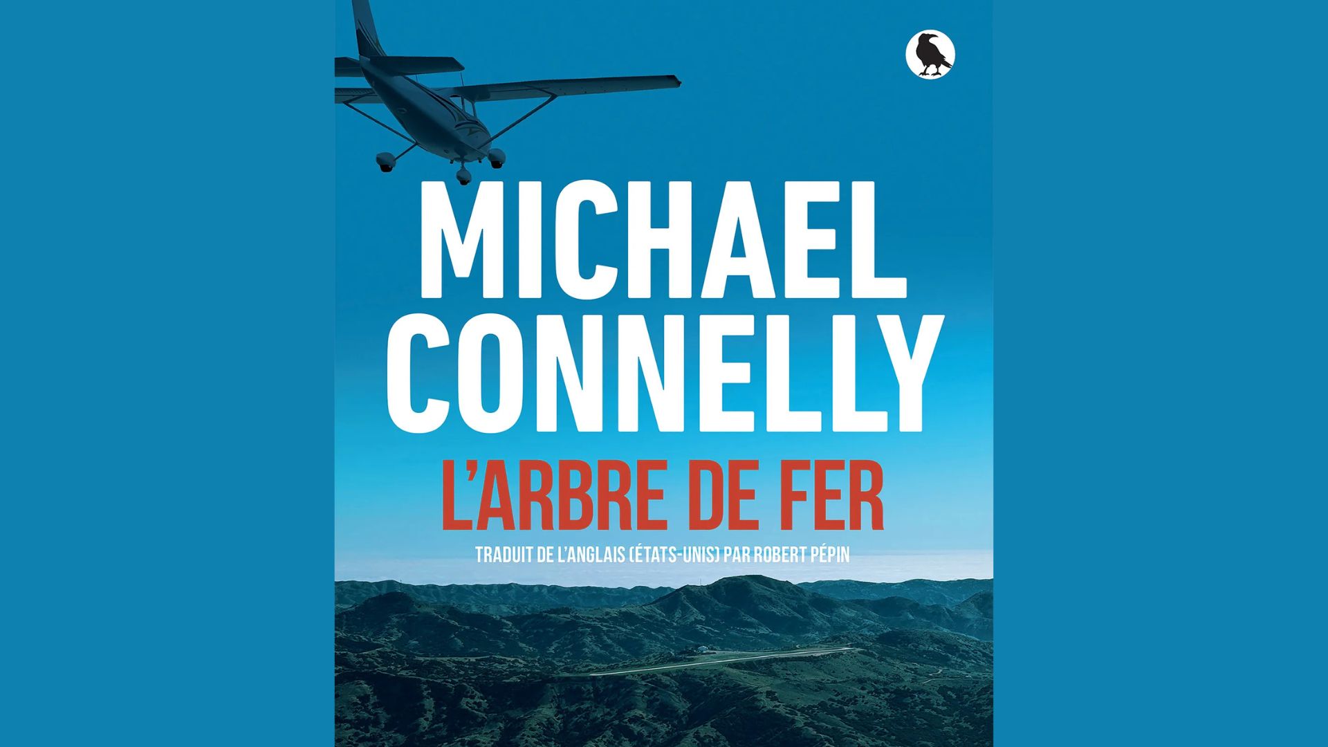 Couverture de L'arbre de fer de Michael Connelly : avion survolant l'île montagneuse où enquête l'inspecteur Stilwell, Calmann-Lévy, 2026