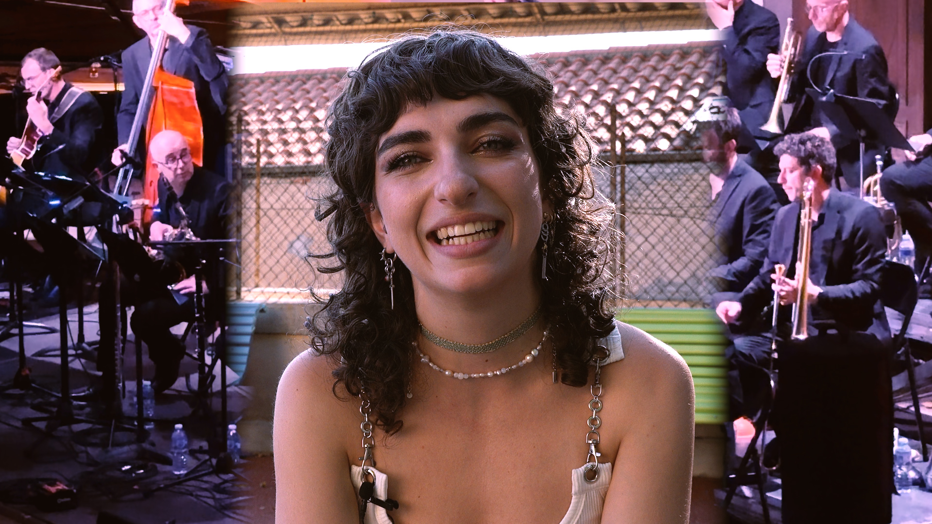 Neïma Naouri, chanteuse de jazz, devant les musiciens de The Amazing Keystone Big Band, Festival de musique de Menton, 2026