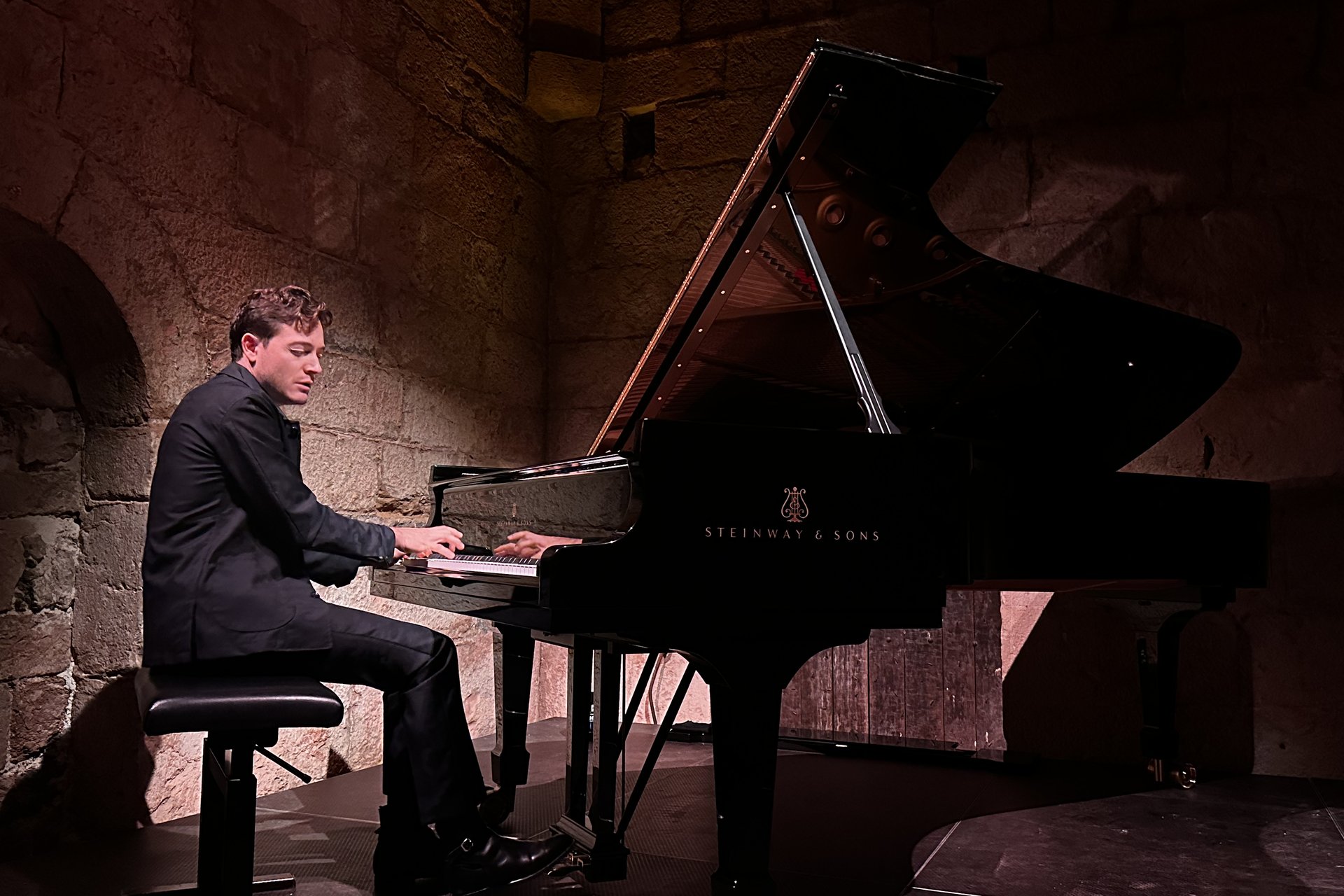 Thomas Enhco en concert à l'abbaye du Thoronet, dans le programme Mozart Paradox